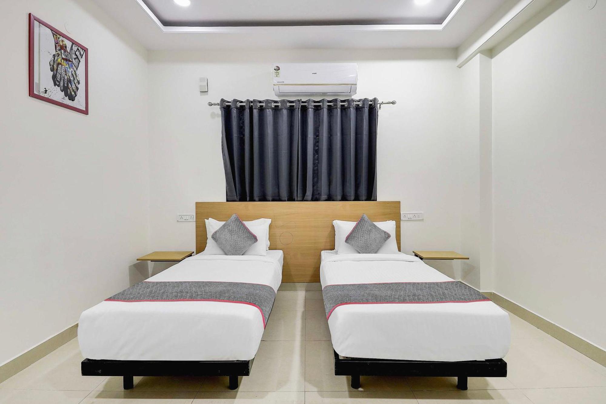Super Townhouse De Alphabet Hotel Kukatpally Nexus Mall ハイデラバード エクステリア 写真
