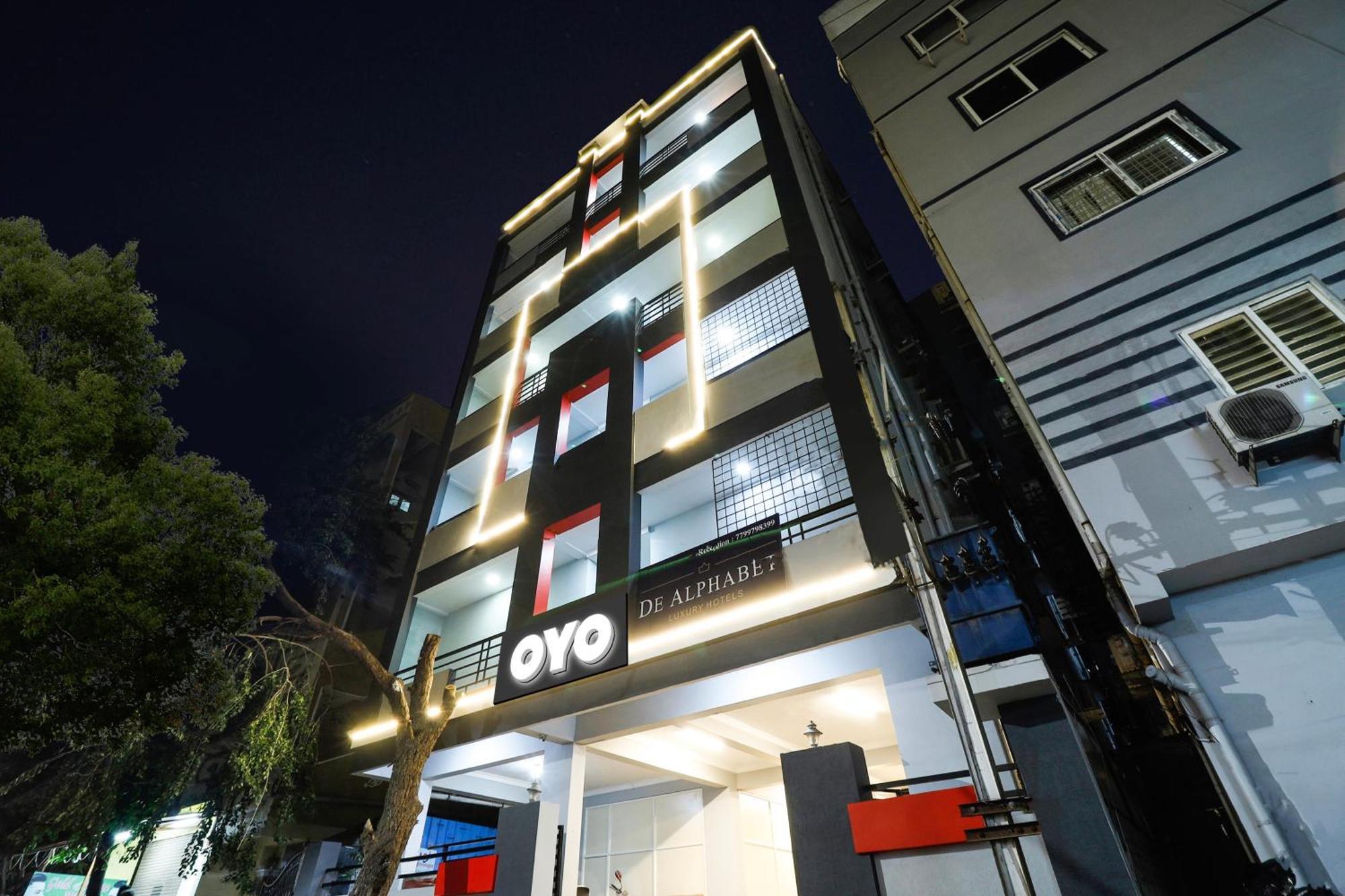 Super Townhouse De Alphabet Hotel Kukatpally Nexus Mall ハイデラバード エクステリア 写真