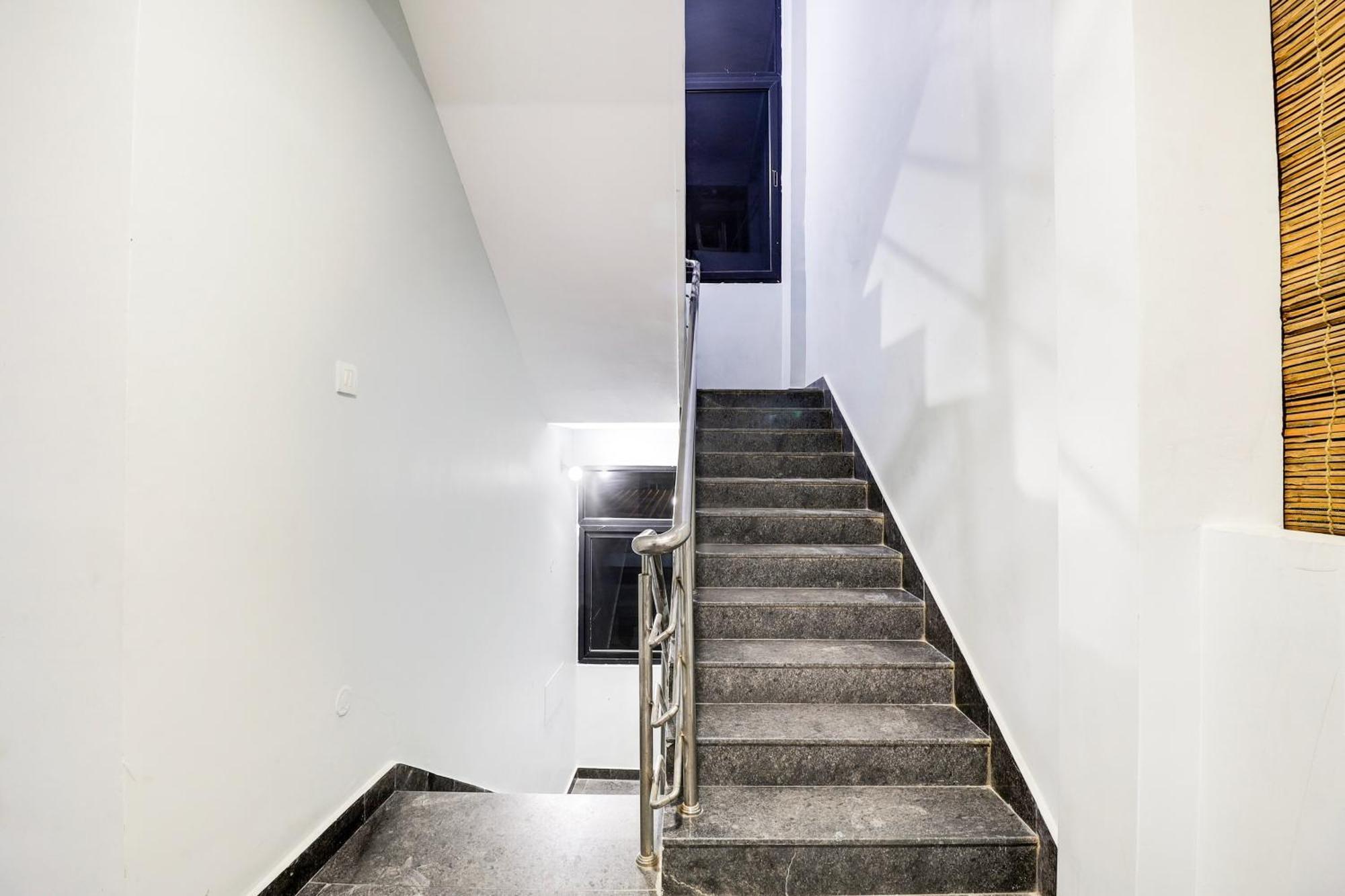 Super Townhouse De Alphabet Hotel Kukatpally Nexus Mall ハイデラバード エクステリア 写真