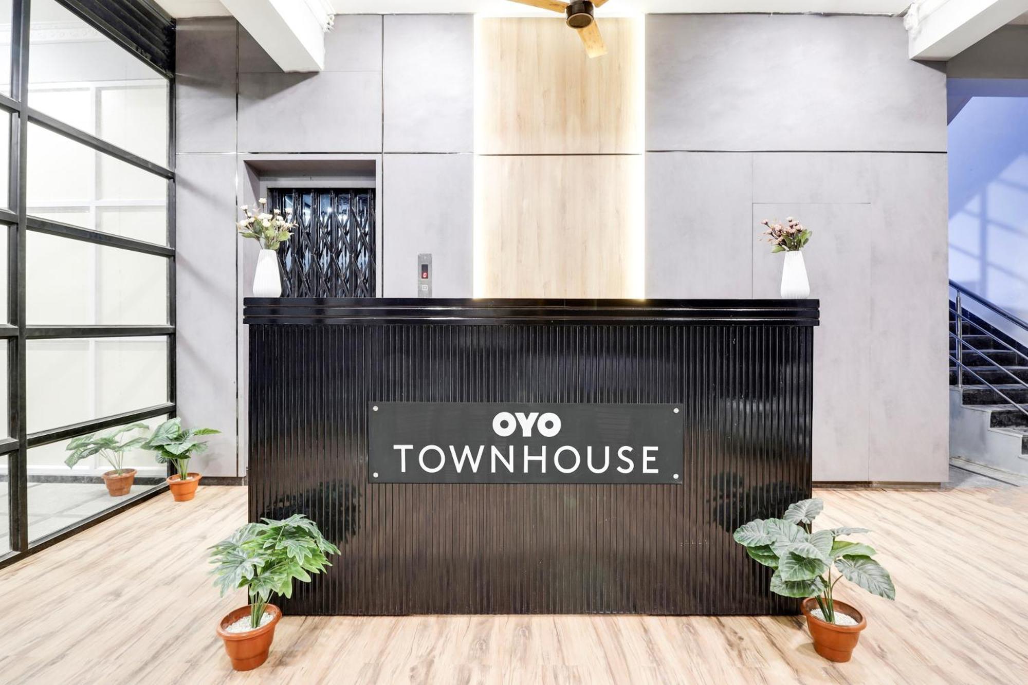 Super Townhouse De Alphabet Hotel Kukatpally Nexus Mall ハイデラバード エクステリア 写真