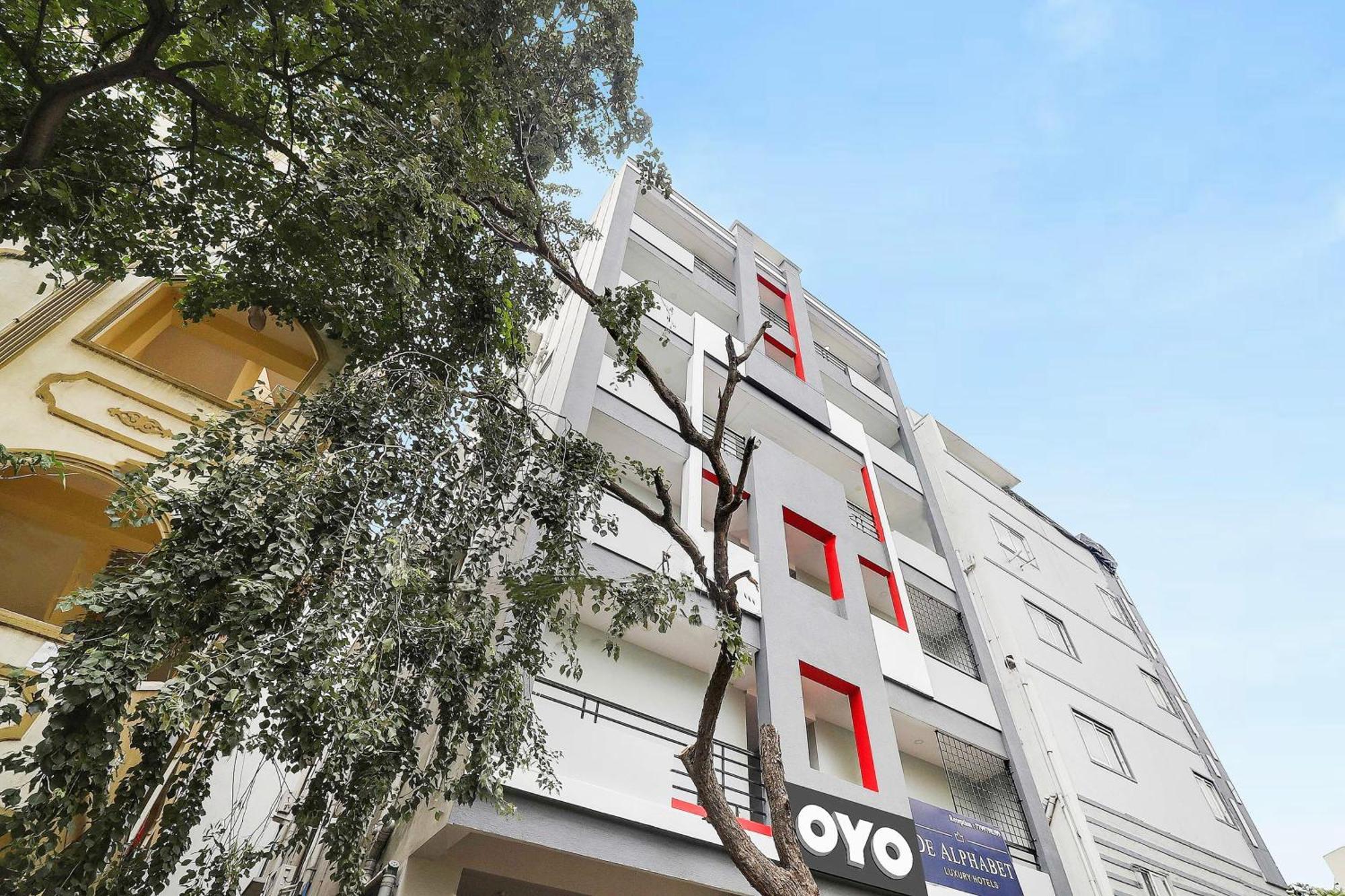 Super Townhouse De Alphabet Hotel Kukatpally Nexus Mall ハイデラバード エクステリア 写真