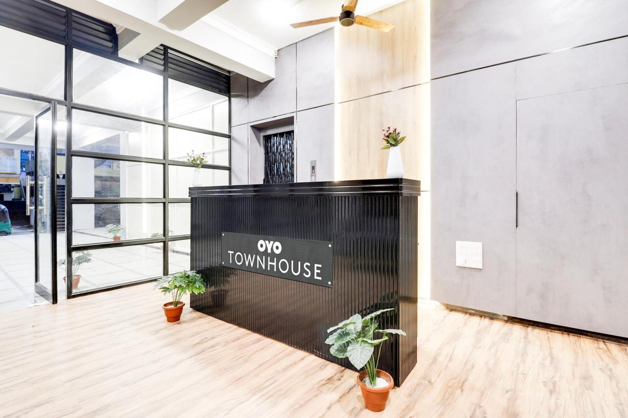 Super Townhouse De Alphabet Hotel Kukatpally Nexus Mall ハイデラバード エクステリア 写真